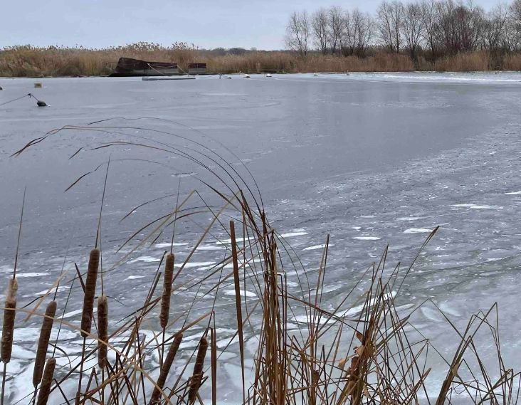 Выходить на неокрепший лёд запретили жителям ещё двух районов Саратовской области